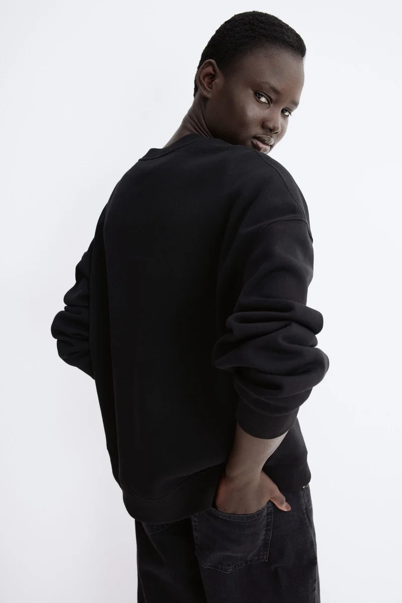 اتش اند ام سويت شيرت بقصّة فضفاضة